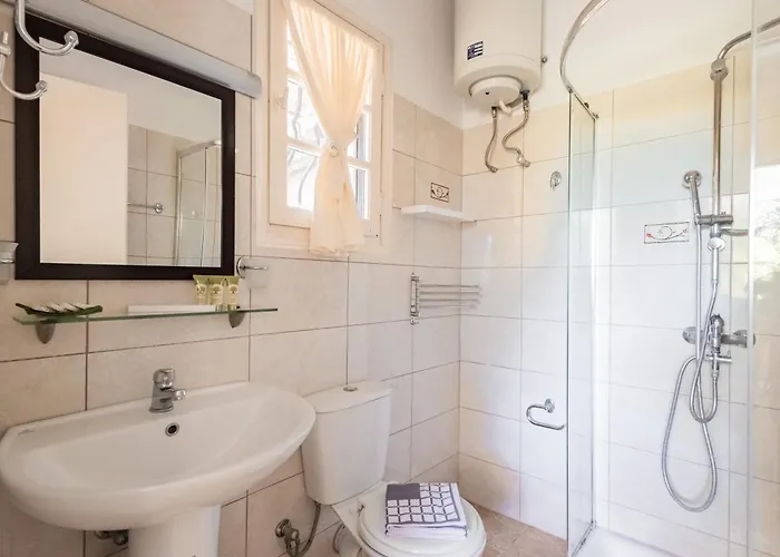 Villehardouin Farm Estate, & Apartments, Minia, Kefalonia Aparthotel 4*