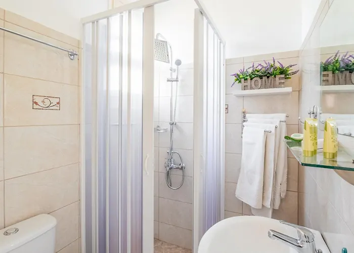 Villehardouin Farm Estate, & Apartments, Minia, Kefalonia Aparthotel Argostoli (Kefalonia)